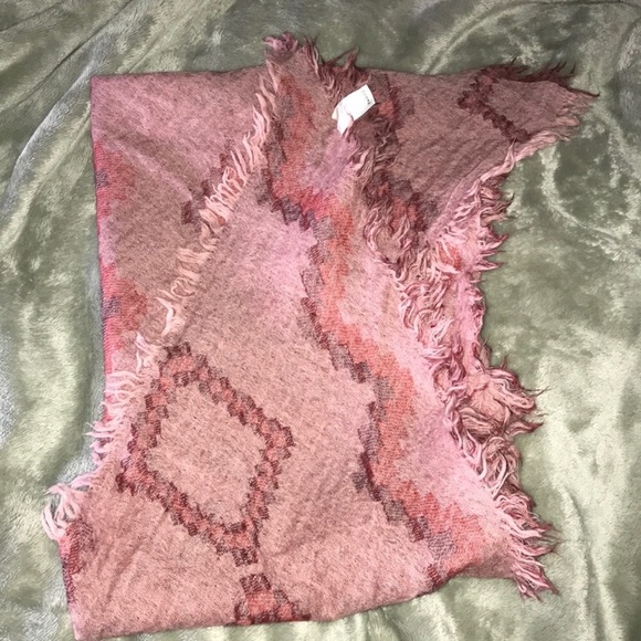 Wilfred Triangle Scarf- Aritzia - Picture 1 of 2